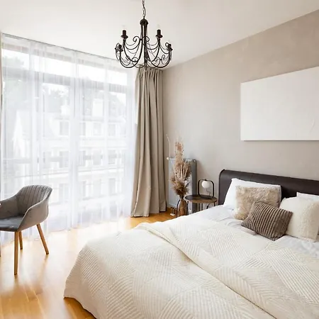 アパート Ziedondarza Park One Bedroom With Balcony リガ